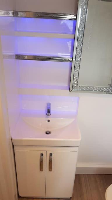 Beautiful Holiday Studio In The Heart Of Rochester روتشستر المظهر الخارجي الصورة
